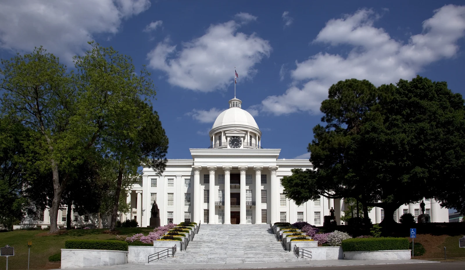 Alabama state capitol building exterior