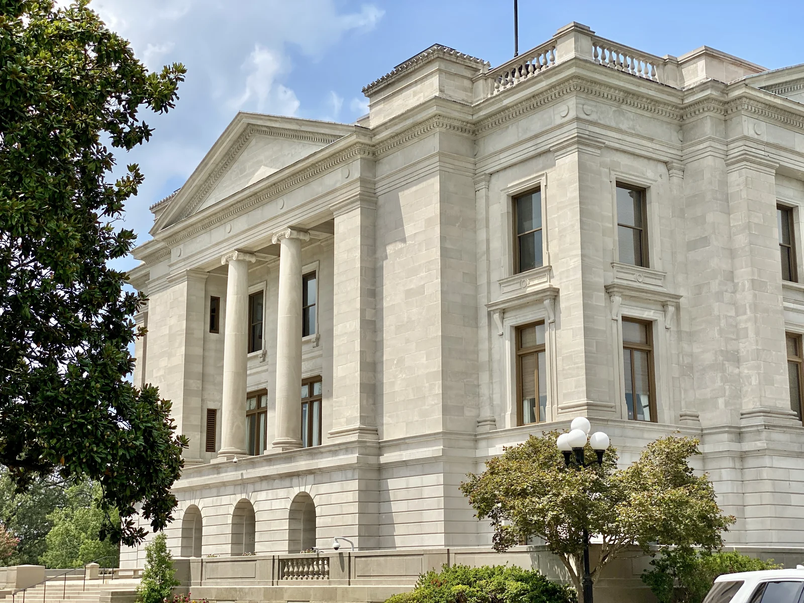 Arkansas state capitol building exterior