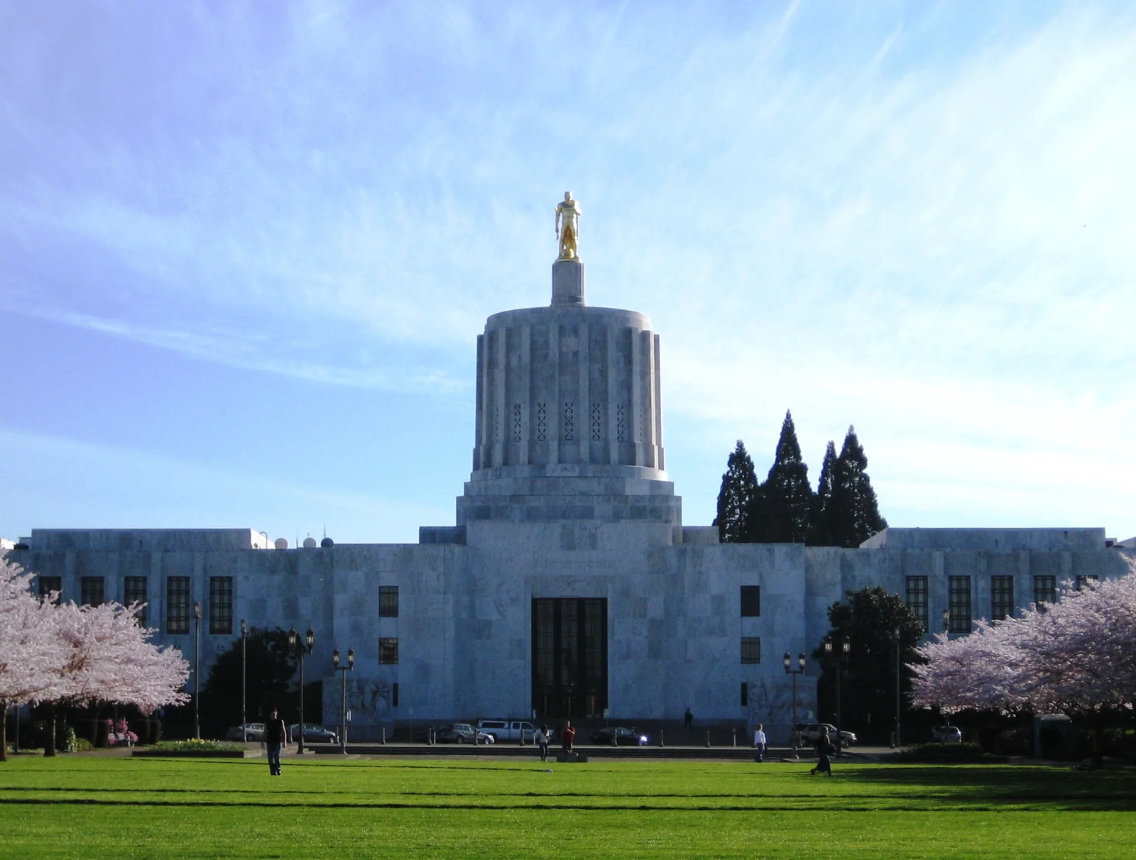 Oregon state capitol building exterior