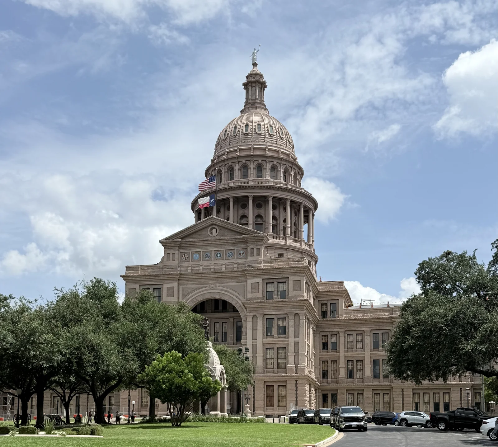 Texas state capitol building exterior